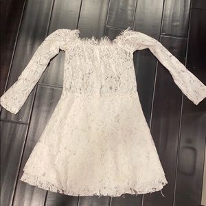 White off the shoulders lace dress